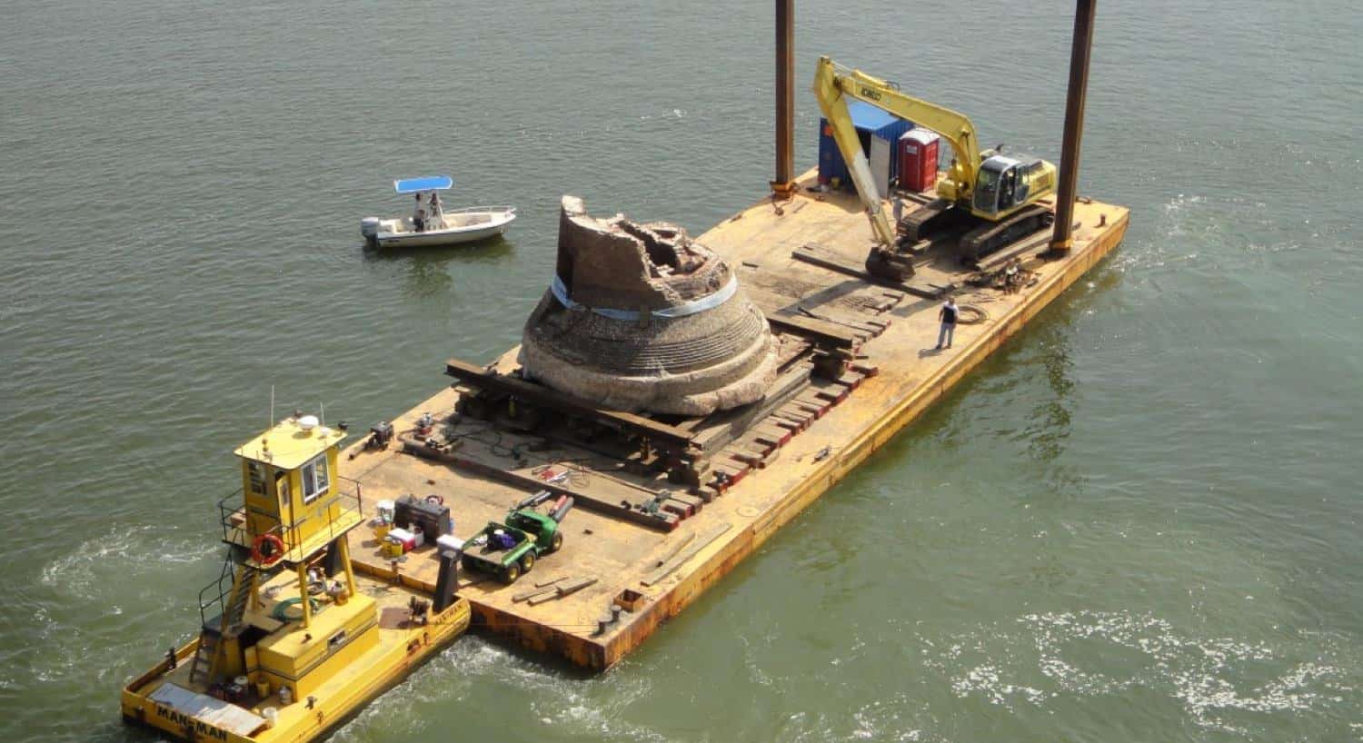 Barge carrying the broke base of the lighthouse